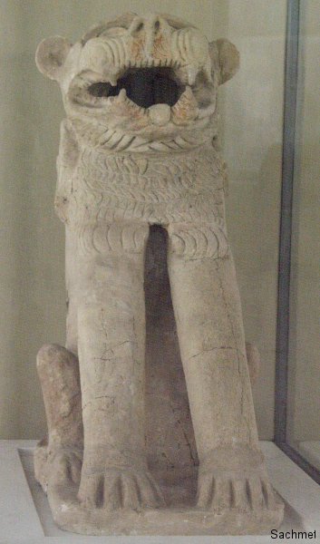 Teheran - Nationalmuseum - Löwenfigur aus dem Palast in Susa